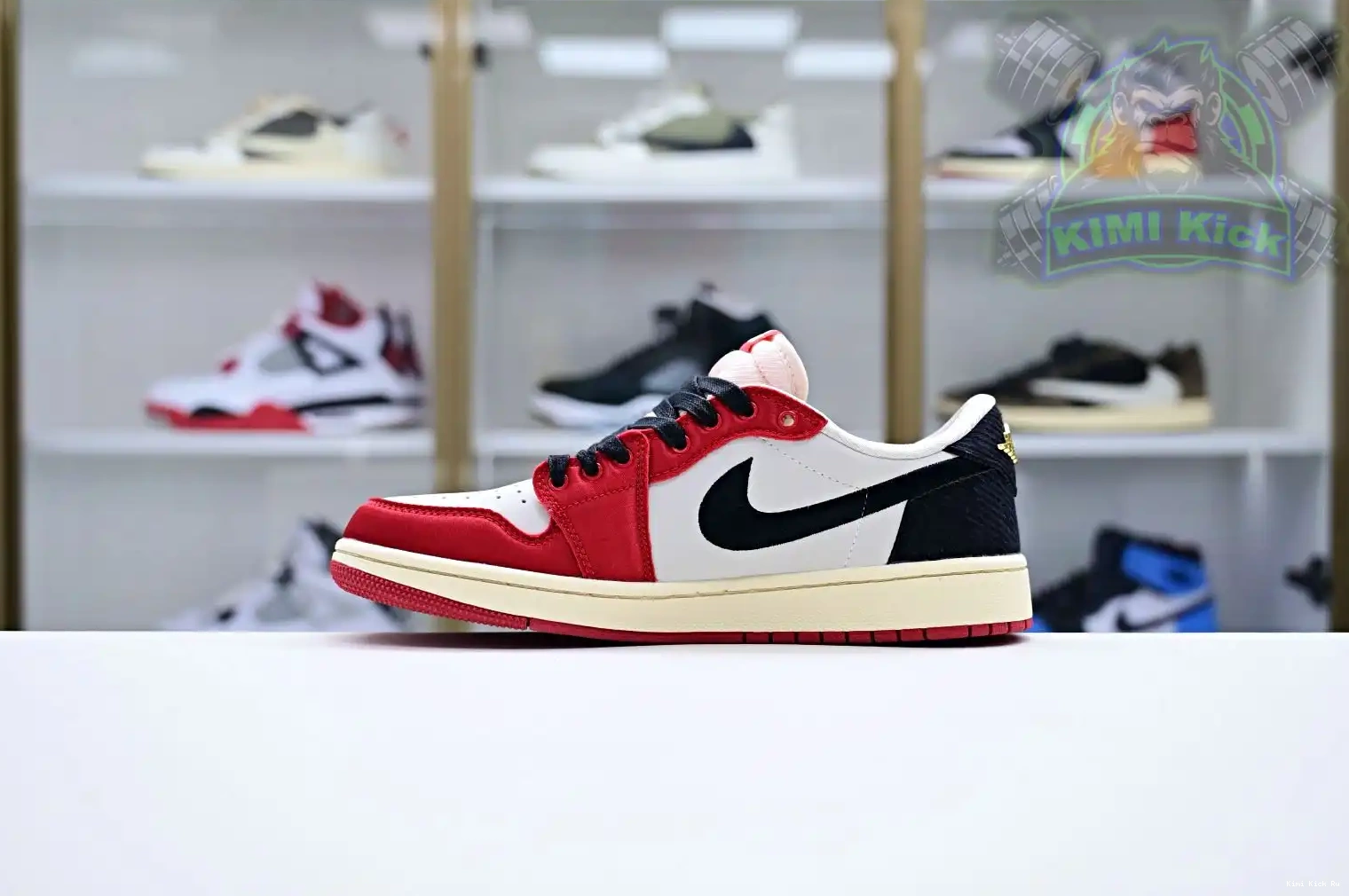Trophy Room 1 Jordan Kimikick Air x “Away” OG Jordan Low 0810